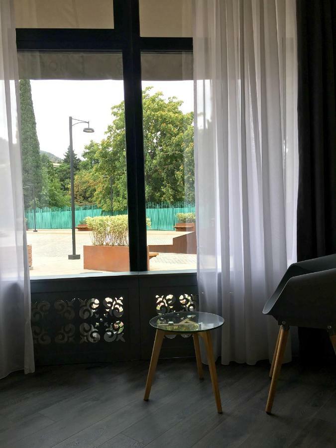 Atoneli Hotel Тбілісі Екстер'єр фото